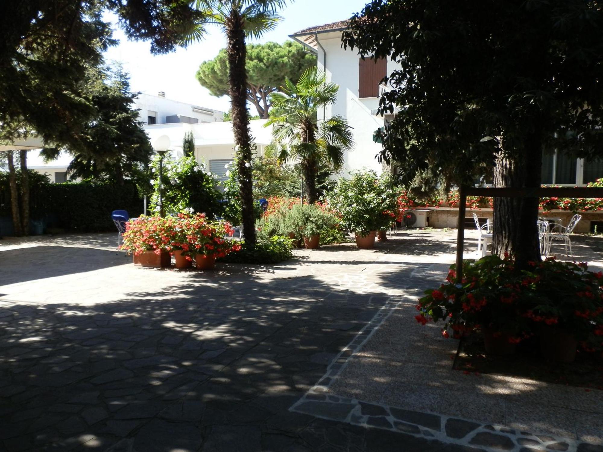Hotel Nautic B&B Беллария-Иджеа-Марина Экстерьер фото