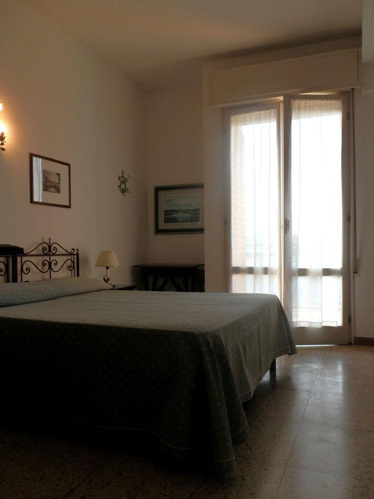 Hotel Nautic B&B Беллария-Иджеа-Марина Экстерьер фото